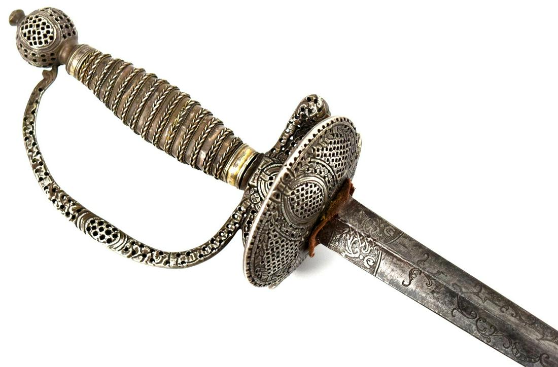 FINE AMERICAN REVOLUTION PERIOD. ENGLISH OFICCER SWORD RAPIER ENGRAVED BLADE: Fine, Early, American Period Era English Officer Rapier. Triangular Blade of a fine quality. Silver chiseled finely designed guard, grip and pommel. Excellent example. Total length (inside scabbard if