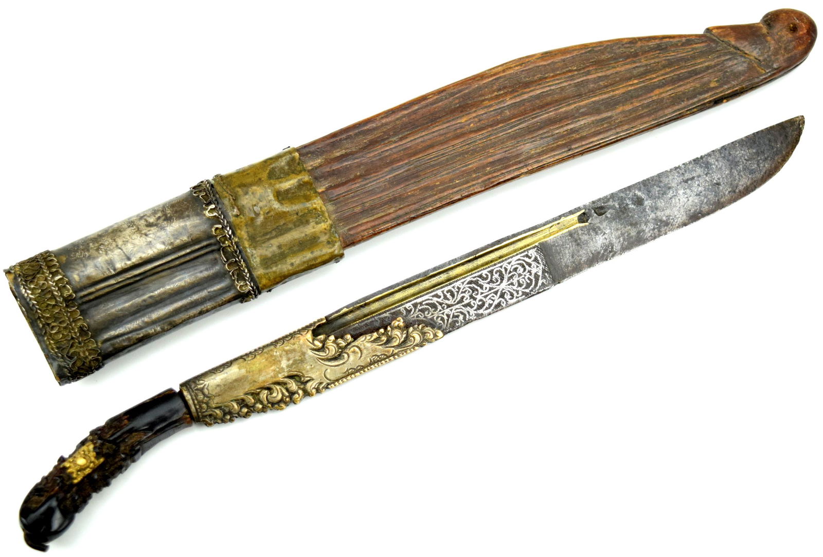 18-19th C. Beautiful Silver & Gold mounted Piha-kaetta Sri Lanka Dagger: Circa 18th- 19th Century. Sri Lanka or Ceylon PIHA-KAETTA Knife Dagger with Silver & Gold Decorations. Complete scabbard. Total length with the scabbard: 11 1/2", without the scabbard: 9 1/2", Blade l