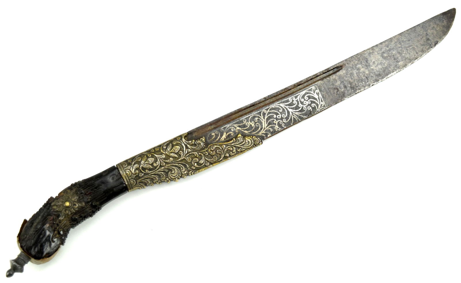 A Good Long Singhalese Piha Kaetta: A Good Singhalese Piha Kaetta. Traditional long single fuller steeel blade with side brass decorations. Total length : 11 3/4", Blade length : 9". ~ . Detailed condition reports are not included in th