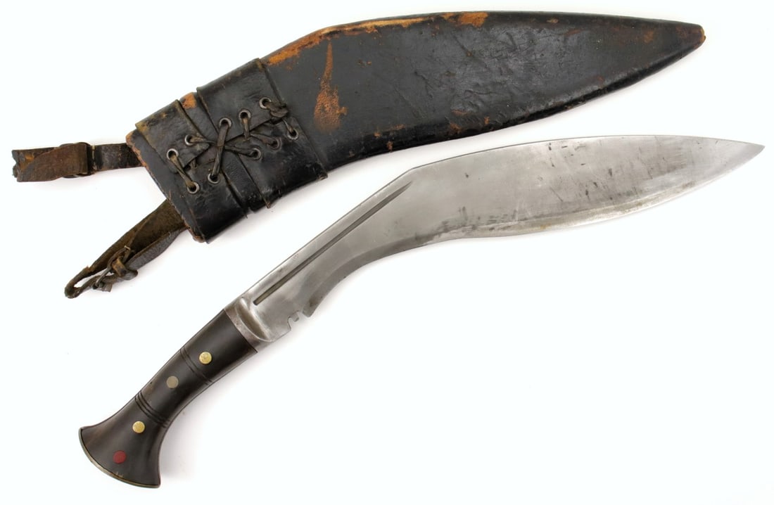 A Very Strong Large Nepalese Military Issue KUKRI Knife with Fine Horn Grips. (1 of 14)