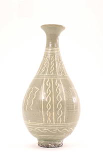 Antique Korean Choson Dynasty Vase: Very fine antique probably Choson dynasty vase. Great art decoration in traditional Korean ornaments.Size: 9 3/4" H. ~~. Detailed condition reports are not included in this catalog. For additional inf
