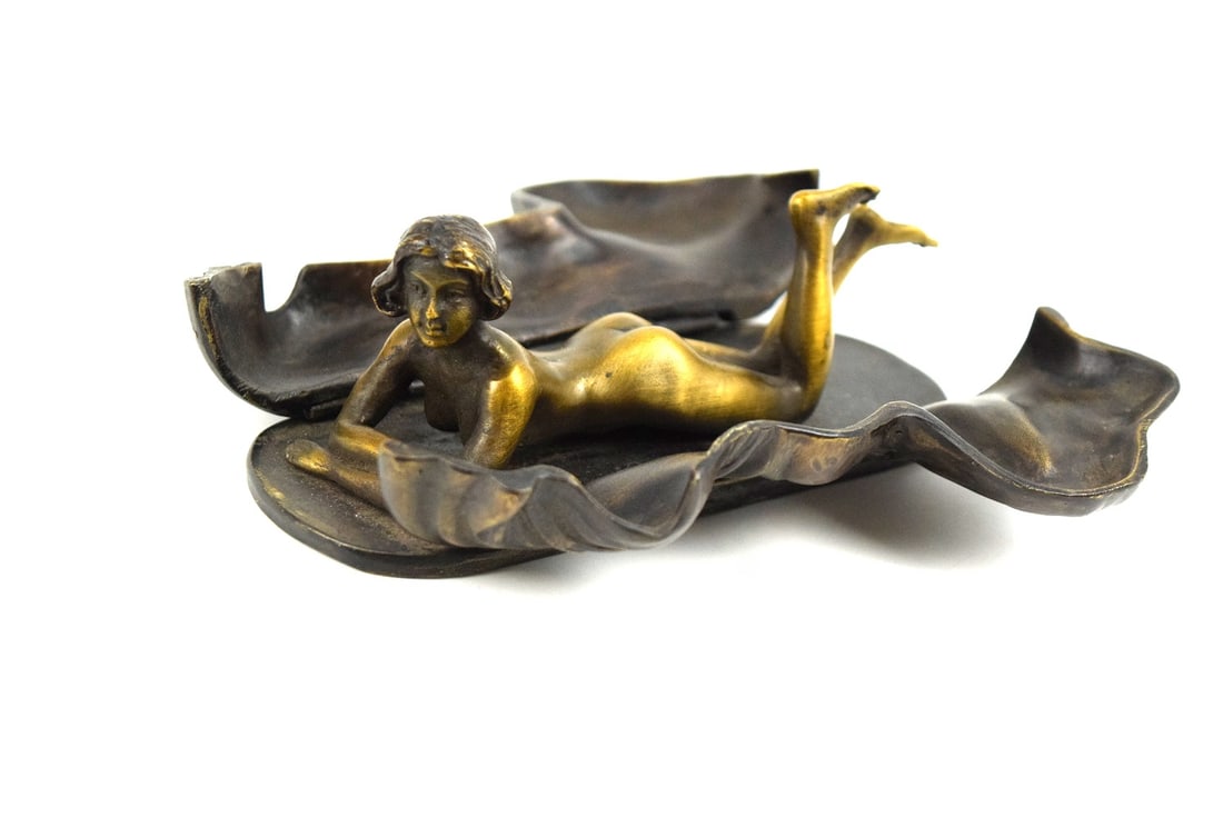 Attributed to Franz Bergmann / Nam Greb (1838-1894): Attributed to Franz Bergmann / Nam Greb (1838-1894) "The Monkey's Secret" Bronze Box Sculpture. Box opens to an erotic scene of naked woman.Size: 5 1/2".Detailed condition reports are not included in 