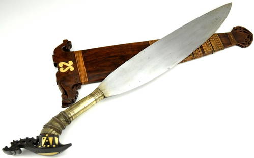 FINE AND RARE 19TH C. PHILIPPINE MORO DATU'S BARONG SWORD: This is a classic sword of the Moro people of the southern Philippines and of the Sulu Sultanate area called a barong. These swords have a distinctive form that is specific to this region of South Eas