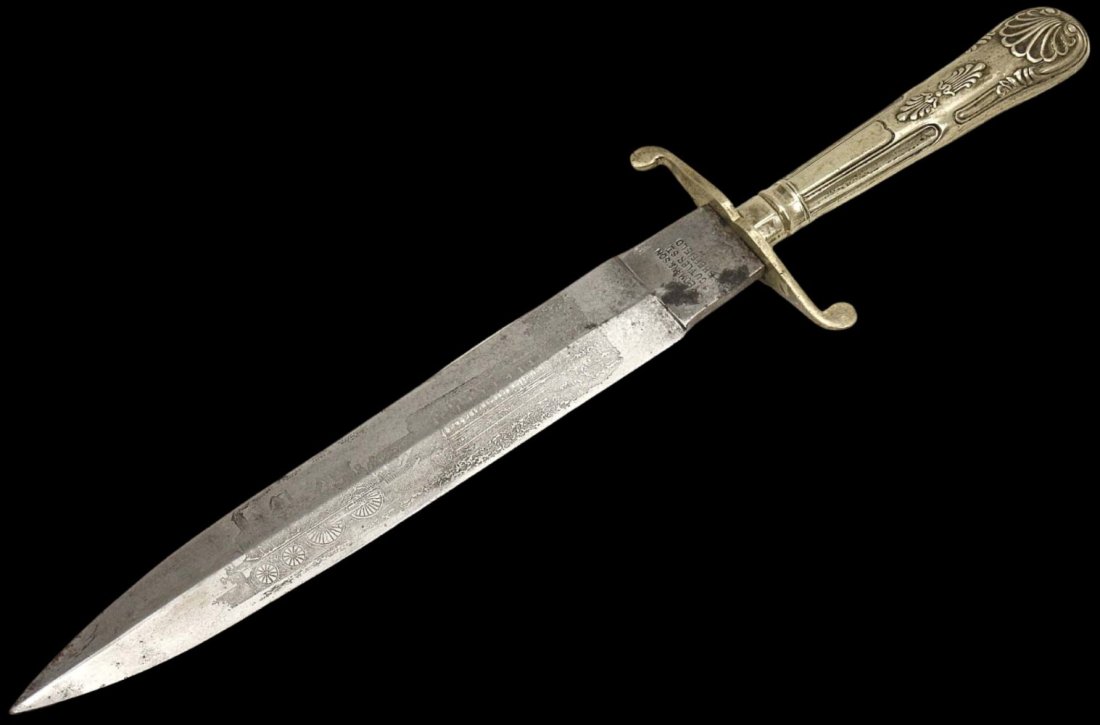 RARE LARGE ENGLISH DAGGER BOWIE KNIFE WITH AMERICAN RAILROAD TRAIN FINELY ETCHED ON ITS BROAD DOUBLE (1 of 20)