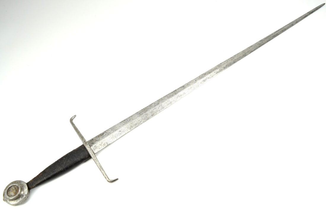 Very Good German or English Knight's Broad Sword of 16th C. style (1 of 16)