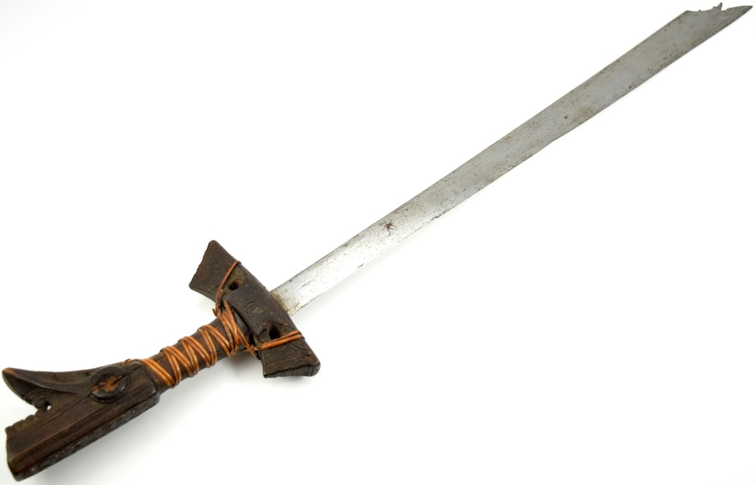 Very Good Large 19th Century Kampilan Indonesian Sword: Large 19th Century Kampilan Indonesian Sword. Total length: 37 3/4", Blade length : 31 3/8". ~A Kampilan sword, traditionally used by various ethno-cultural groups in the Philippines and other parts o