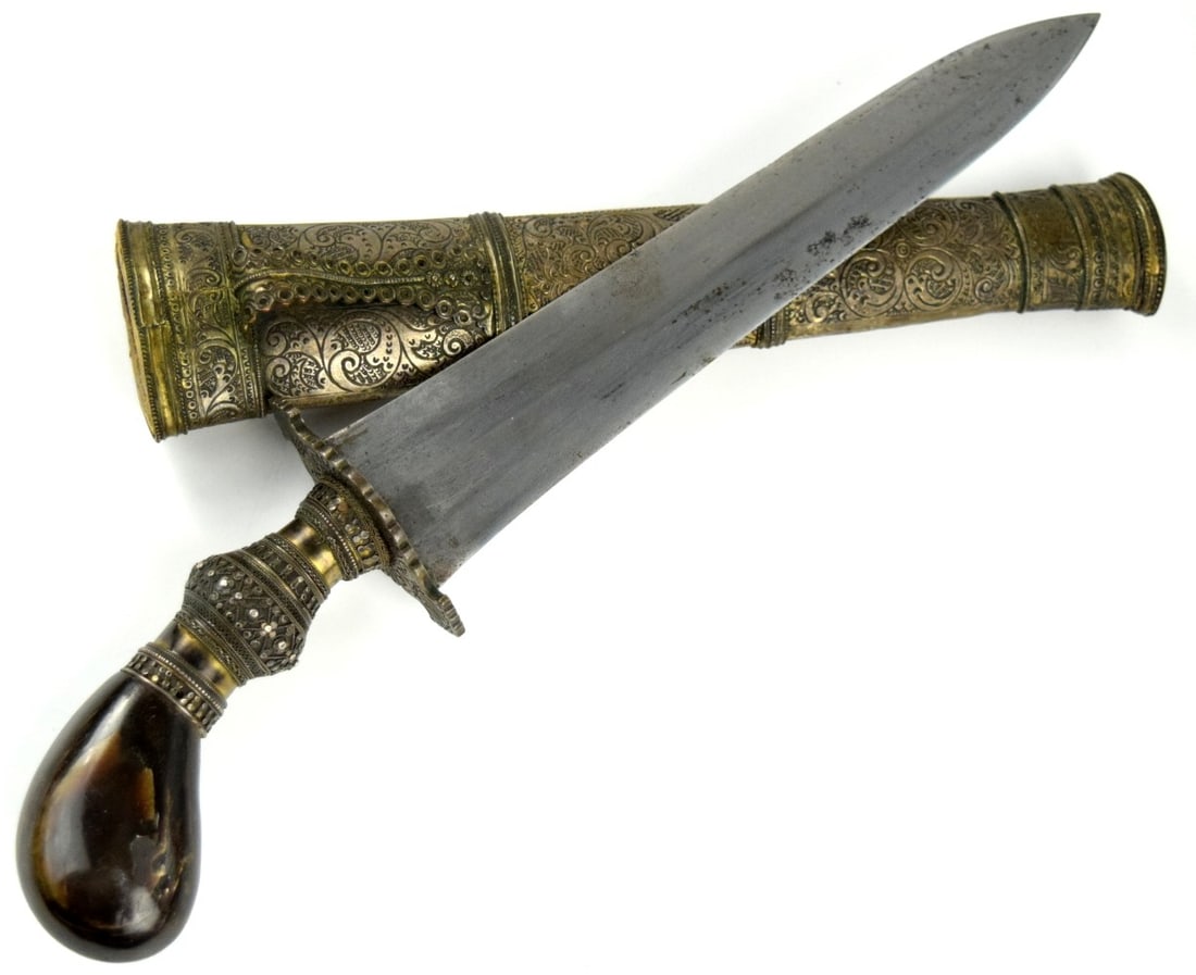 Antique Asian Philippine Moro Punal or Gunong Dagger. (1 of 15)