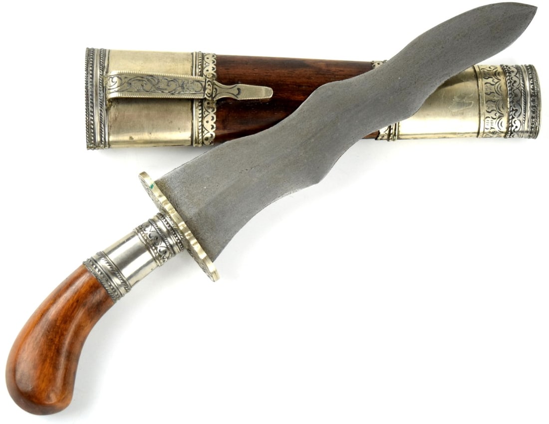 Antique Asian Philippine Moro Punal or Gunong Dagger. (1 of 13)