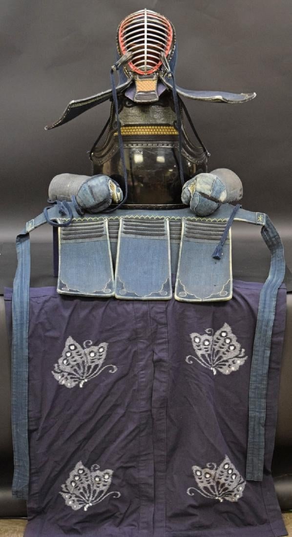 Japanese High Quality Full Training Kendo Armor Set. Mask , gloves, waist band, etc.. Titanium: Japanese High Quality Full Training Kendo Armor Set. Mask , gloves, waist band, etc. Titanium Mask/Helmet. Complete. ~ . Detailed condition reports are not included in this catalog. For additional inf