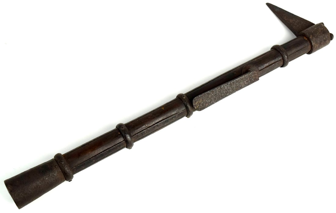 Antique Japanese TOBIKUCHI Fireman Axe. (1 of 15)