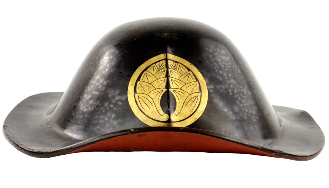 Antique Japanese Samurai JINGASA Lacquered Hat Helmet with Large Gold Family Mon.: Antique Japanese Samurai JINGASA Lacquered Hat Helmet with Large Gold Family Mon. Size: Regular Adult. 5" x 13" x 14" ~ . Detailed condition reports are not included in this catalog. For additional in