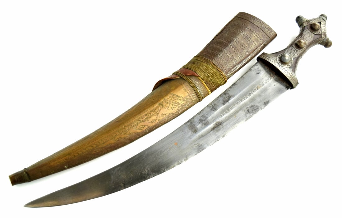 Good Antique Islamic Arabic Wahabbite Arab Large JAMBIYA Dagger in Iron & Brass Mounts. (1 of 18)