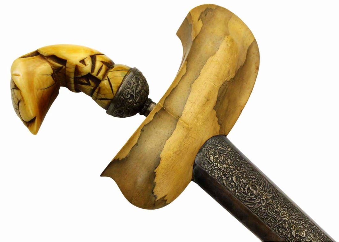 Excellent Antique Indonesian KERIS Dagger with Strong Damascus Steel Blade & Fine Carved Grip (1 of 20)