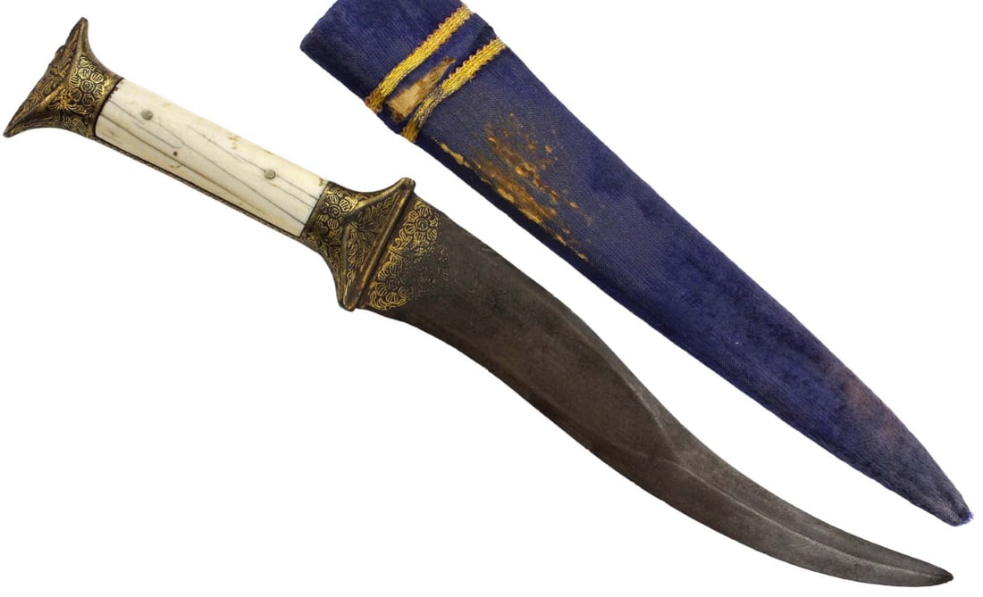 Early Islamic Mughal Indian Armor Piercing Dagger with Reinforced Blade Tip and Nice Gold Koftgari (1 of 16)