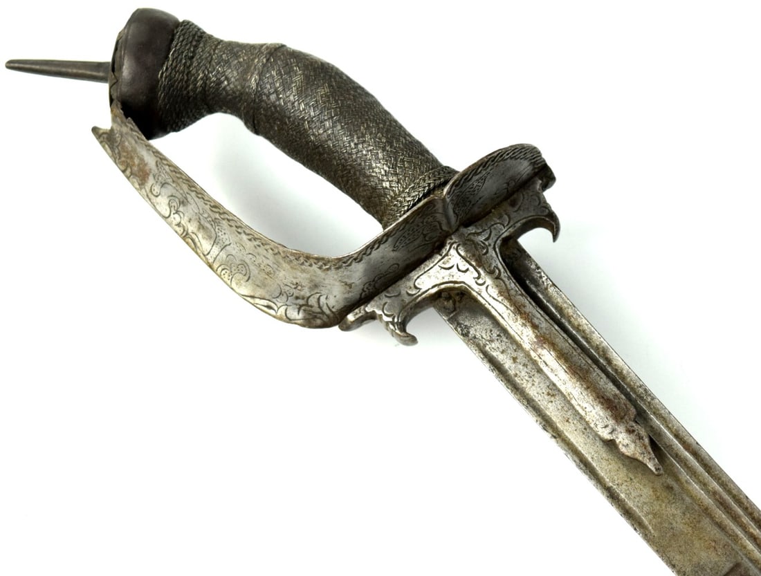 Rare Indonesian (Sumatra) PEUDEUNG Sword with Mughal Indian Khanda Style Hilt and Very Finely Woven (1 of 20)