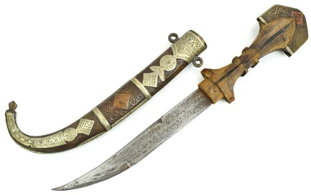 OLD ISLAMIC ARABIC KOUMIYA DAGGER.