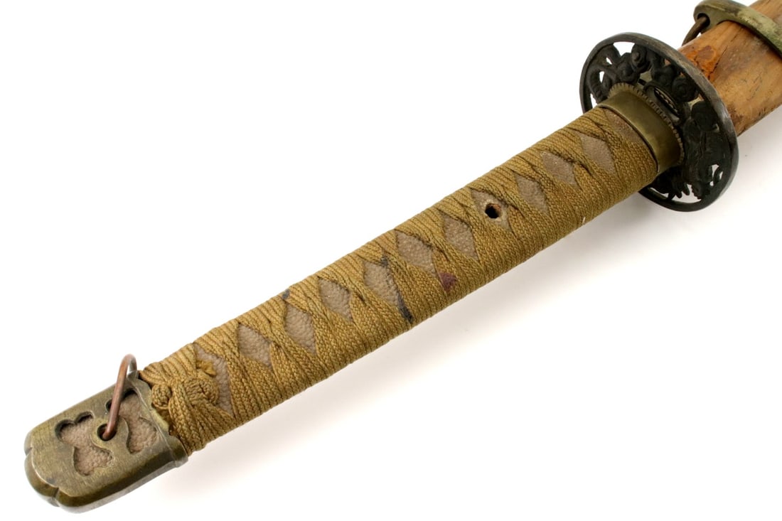 Rare WW II Korean Officer's Battle Sword of Japanese Katana Style ~ Nice Dragon Tsuba (1 of 20)