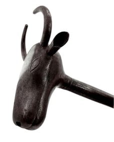 ANTIQUE RARE ISLAMIC MUGHAL INDIAN WARRIOR'S WHISTLING BATTLE COW MACE, OF ALL-STEEL OR IRON WITH