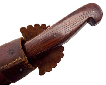 LARGE ANTIQUE AMERICAN OR ENGLISH SHEFFIELD MADE HUNTING KNIFE IN NICE LEATHER SHEATH. BLADE IS