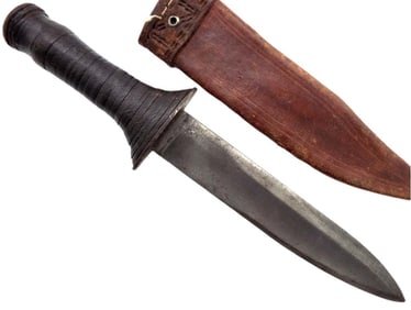 WW I-WW II AMERICAN US SOLDIER / MARINE RARE FORM FIGHTING KNIFE DAGGER. IRON OR STEEL MOUNTS, HARD