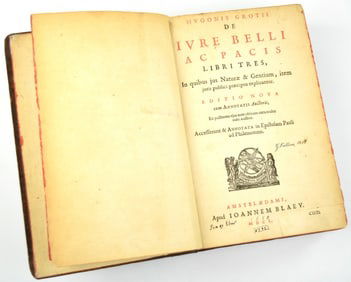 Antique Book Hugo Grotius / DE IURE BELLI AC PACIS 1650 Book