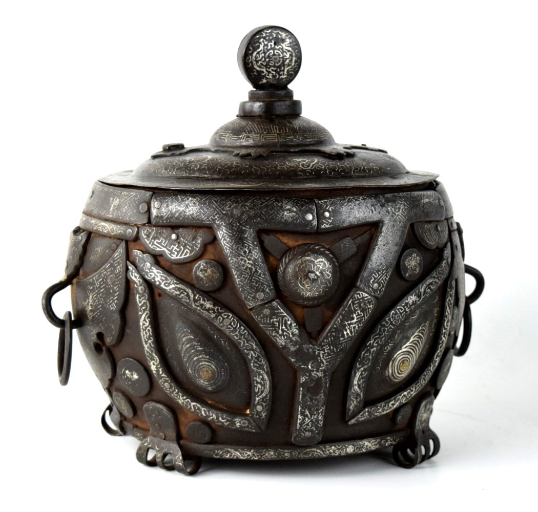Great Korean Silver Inlaid Incense Burner ~ 17th-18th Century: Korean Silver Inlaid Incense Burner. Excellent craftsmanship. Circa 17th-18th Century. Size: 11" x 8" x 9 3/4". Detailed condition reports are not included in this catalog. For additional information,