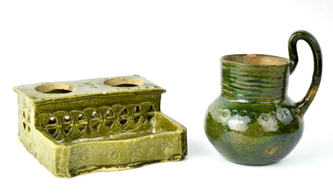 LOT OF TWO EARLY DUTCH FRISIAN CERAMICS: 17th AND 18th CENTURIES (1 of 11)