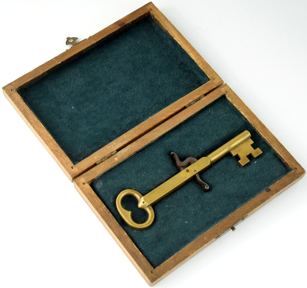 Very Cool Antique Cased Percussion Pistol Brass Key, A Fascinating Guns Curiosa Example. Most Likely: Very Cool Antique Cased Percussion Pistol Brass Key, A Fascinating Guns Curiosa Example. Most Likely Late 19th C. Total length: 4 15/16". Detailed condition reports are not included in this catalog. F