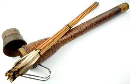 Good Japanese Samurai Quiver with Arrows