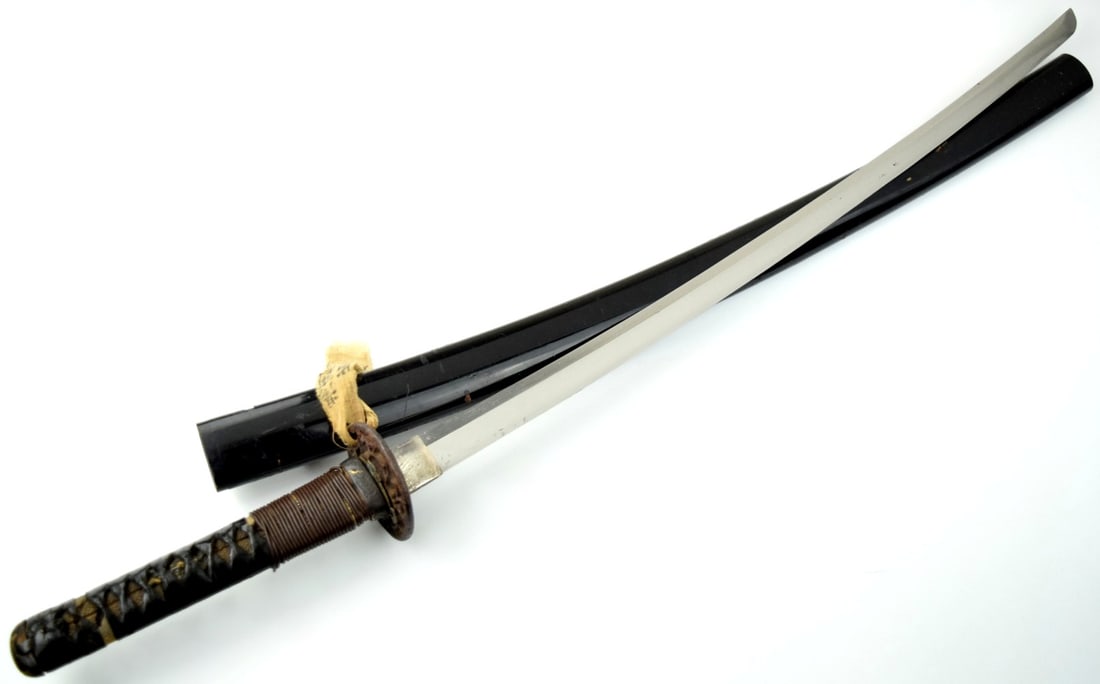 Edo period Japanese Katana, ca. 1600s - 1800s, Samurai style koshirae, WW2-era surrender tag: Edo period katana, ca. 1600s - 1800s, samurai style koshirae, WW2-era surrender tag, repairs to tsuka Total length (inside scabbard if present) : 36 7/8", Blade length : 26 1/2". Detailed condition re
