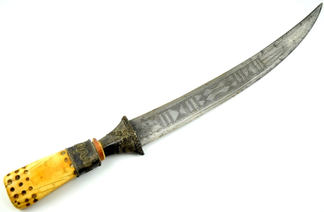 Nice Antique Sudan or Tunisian Dagger Knife with Decorated Curved Blade (1 of 18)
