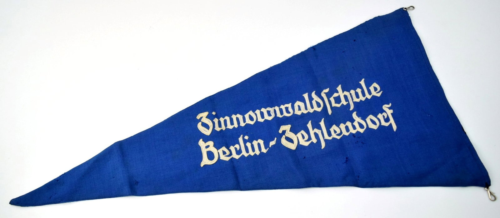 WWII German Zinnowwaldschule Berlin Zehlendorf pennant: WWII German Zinnowwaldschule Berlin Zehlendorf pennant Size: 33" x 15 1/4". Provenance - from collection of US Army Eldon Foster, Denver Colorado.br> Detailed condition reports are not included in thi
