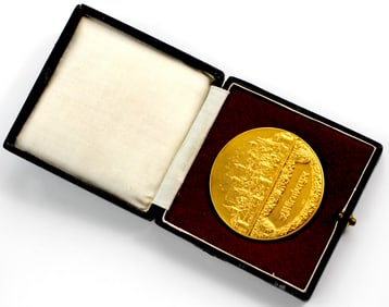 Medal 1929 Judaica German Hospitality and Culinary Arts Exhibition Nuremberg in original case.