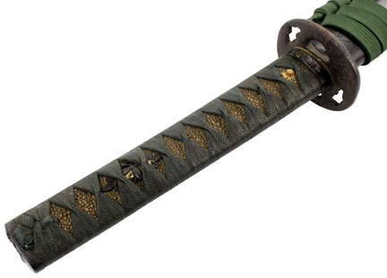 Very Good Antique Japanese Samurai KATANA Battle Sword, Mumei Koto or Shinto Blade with Fine Hamon &: DEAR BIDDERS, TO VIEW MORE DETAILED CLOSE-UP IMAGES OF THE ITEM INCLUDING PHOTOS OF THE TANG AND SIGNATURES, PLEASE VISIT OUR SITE : Sofedesignauctions.com AND FIND THIS LOT IN THE CURRENT CATALOG. TH