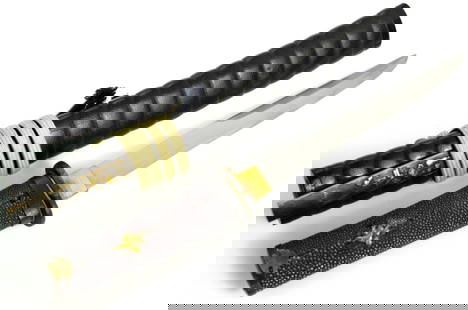 Nice Edo period Japanese Samurai TANTO Dagger, Mumei Koto or Shinto Blade with Good Hamon &: Nice Edo period Japanese Samurai TANTO Dagger, Mumei Koto or Shinto Blade with Good Hamon & Graining. Gold Inlaid Mounts, Signed Kozuka. Very Nice Piece Overall. Total length (inside scabbard if prese