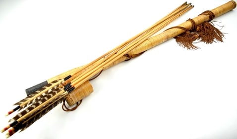 Good Japanese Samurai Quiver with Arrows