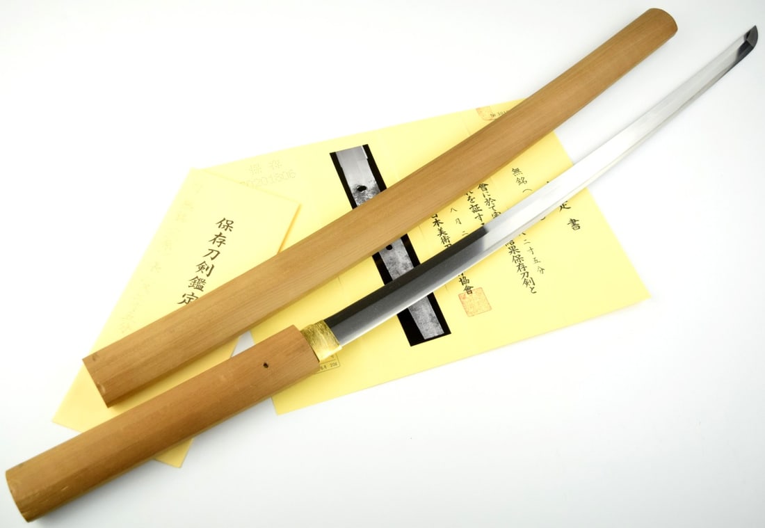 1500s Japanese Koto Katana Sword ~ NBTHK Hozon Certificate attributing to Mihara School: DEAR BIDDERS, TO VIEW MORE DETAILED CLOSE-UP IMAGES OF THE ITEM INCLUDING PHOTOS OF THE TANG AND SIGNATURES, PLEASE VISIT OUR SITE : Sofedesignauctions.com AND FIND THIS LOT IN THE CURRENT CATALOG. TH