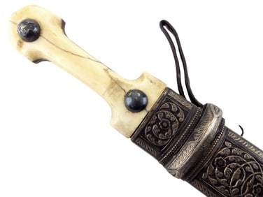 VERY GOOD IMPERIAL RUSSIAN OFFICER'S KINJAL DAGGER, SILVER HALLMARKED 84 TO EACH MOUNT.