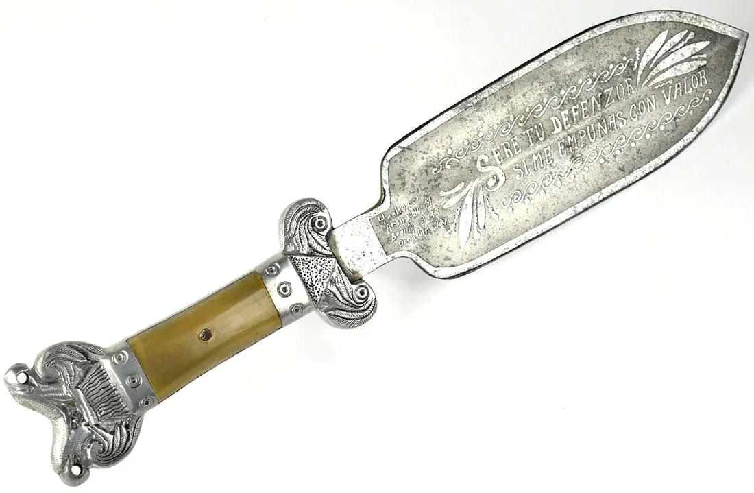 Highly Unusual Latin American Mexican Hunting Knife Dagger with Extremely Broad Blade Etched with (1 of 15)
