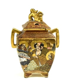 Antique Japanese Meiji Satsuma Shozan Covered Urn Vase With Foo Dog