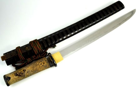 Very Nice Signed KOTO era Japanese Samurai TANTO Dagger in Lovely Gold Inlaid & Fine Lacquer Mounts.