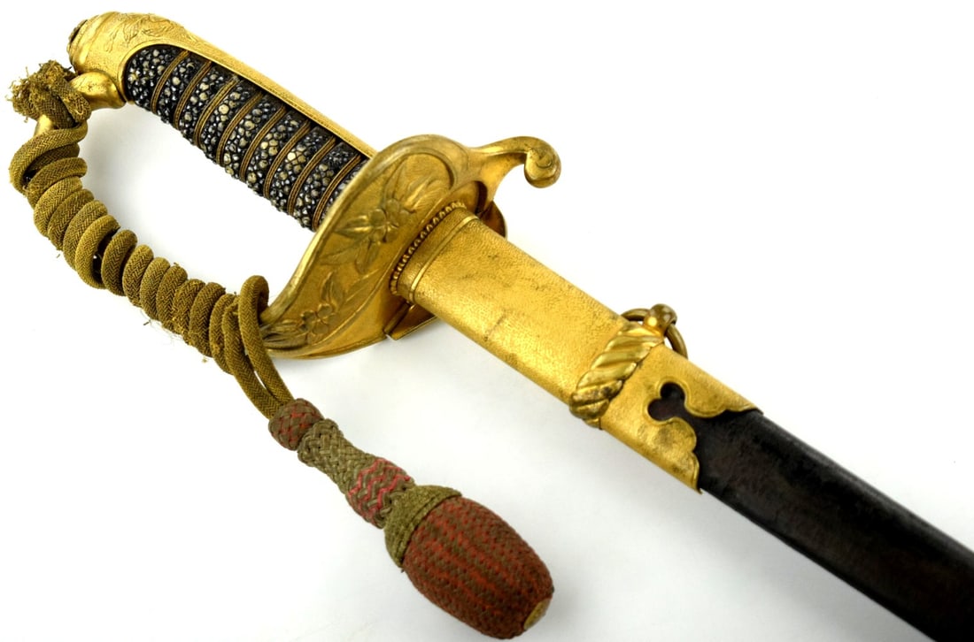 Good WWII Japanese Naval Officer Parade Sword with Scabbard & Portepee (1 of 20)