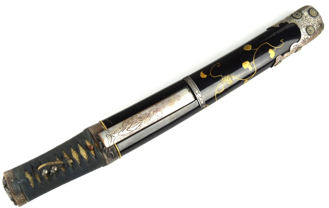 Very Fine 19th C. Japanese Aikuchi-Mounted Tanto with Lacquered Saya and Kozuka/Kogatana: Japanese tanto in aikuchi mounts, the black lacquer saya embellished with gold maki-e style vine/foliate decoration and fitted with ornate metal mounts (including a decorated end cap, with chrysanthem