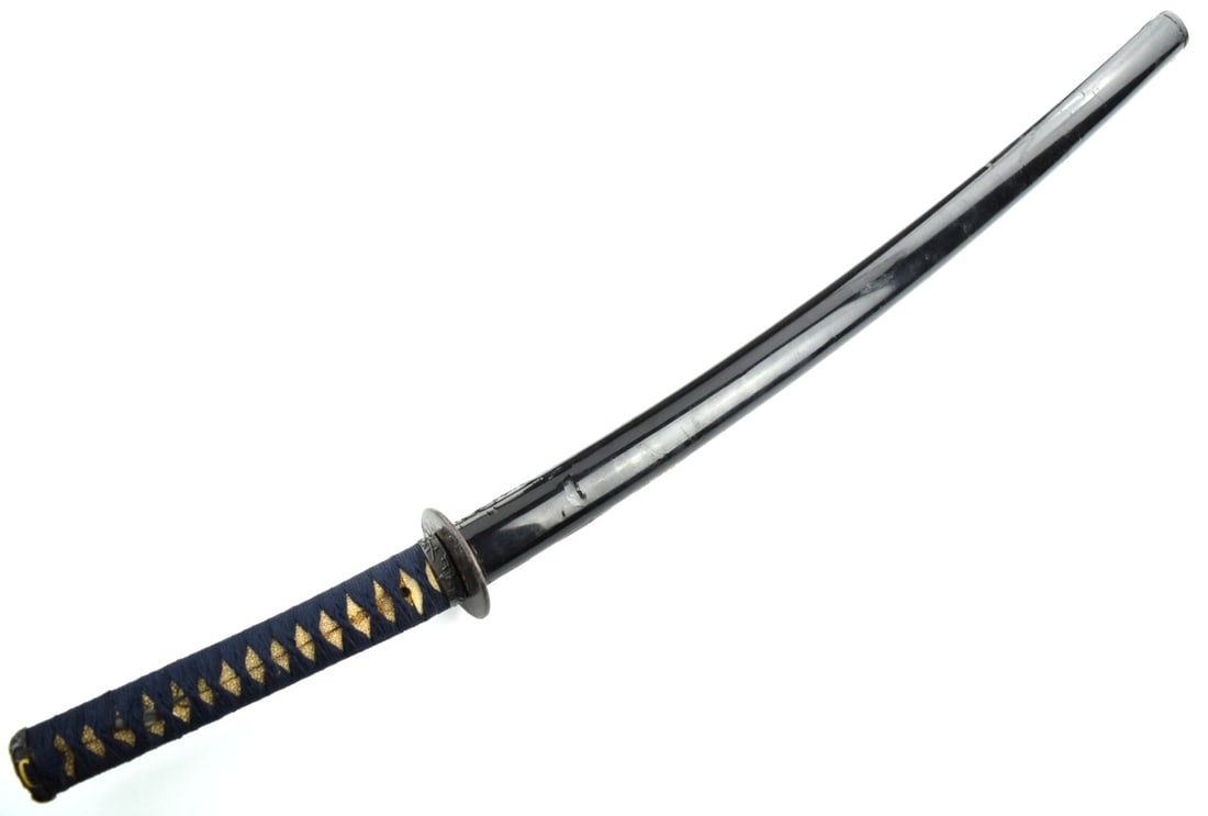 Japanese Edo Period Wakizashi Sword in Koshirae, Iron Tsuba with Floral Motifs (1 of 20)