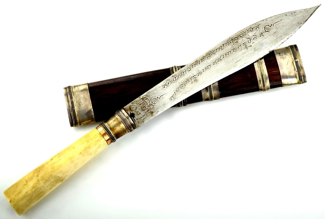 Antique Tibetian Thai Daab / Dha Knife w/ Engraved Blade, Light Bone/Horn Hilt & Mounted Hardwood (1 of 16)