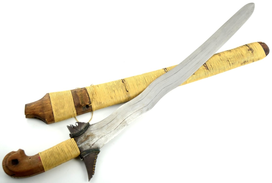 GOOD ANTIQUE PHILIPPINE MINDANAO MORO KRIS SWORD W NICE BLADE: Late 19Th early 20th C. Philippine Mindanao Moro Kris Sword. This is a classic sword of the Moro people of the southern Philippines and of the Sulu Sea areacalled a kris. The classic Moro kris is base
