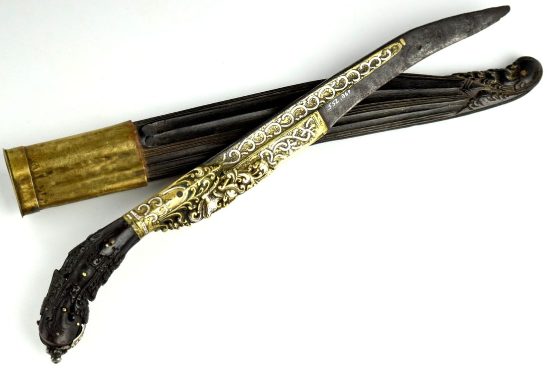 19th Century Ceylon (Sri Lanka) Piha Kaetta Knife w/ Gilt & Silver Inlay, Carved Handle & Scabbard: Traditional Sri Lankan piha kaetta (pihiya-kaetta) dress knife, 19th century, featuring a long, gracefully curved steel blade with extensive gilt and silver-toned inlay/overlay in scrolling foliate mo