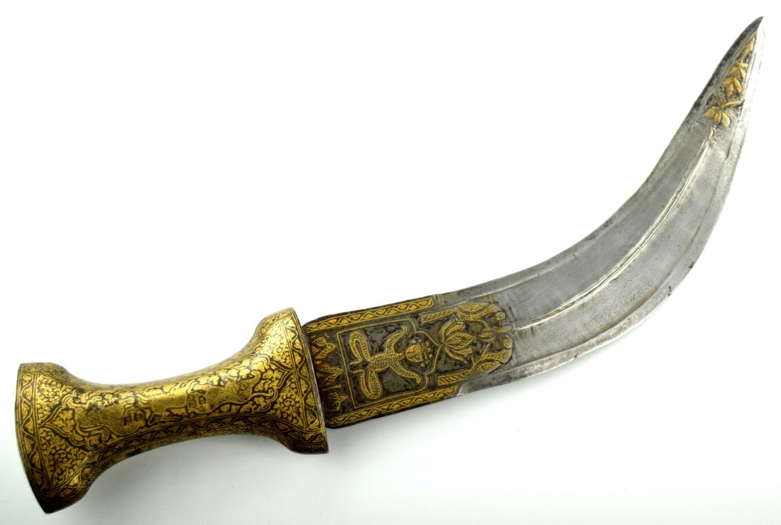 18th Century Koftgari-Decorated Curved Khanjar/Jambiya Dagger with Gild inlayed: 18th Century Elegant Middle Eastern dagger in the khanjar/jambiya tradition, featuring a strongly curved steel blade with a raised medial ridge and shallow channel, the forte and tip embellished with