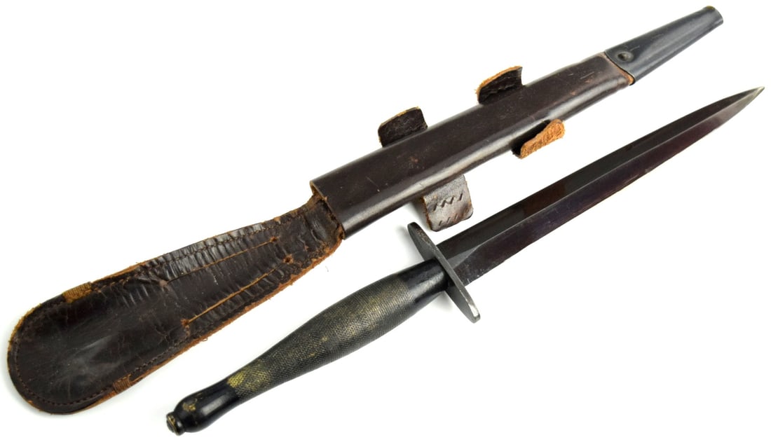 British WW2 3rd Pattern Fairbairn Sykes Fighting Knife J.Clarke & Son: British 1943 WW2 3rd pattern Fairbairn Sykes fighting knife with original sheath by J. Clarke & Son maker. The British WW2 3rd Pattern Fairbairn-Sykes (F-S) Fighting Knife with a J. Clarke & Son marki