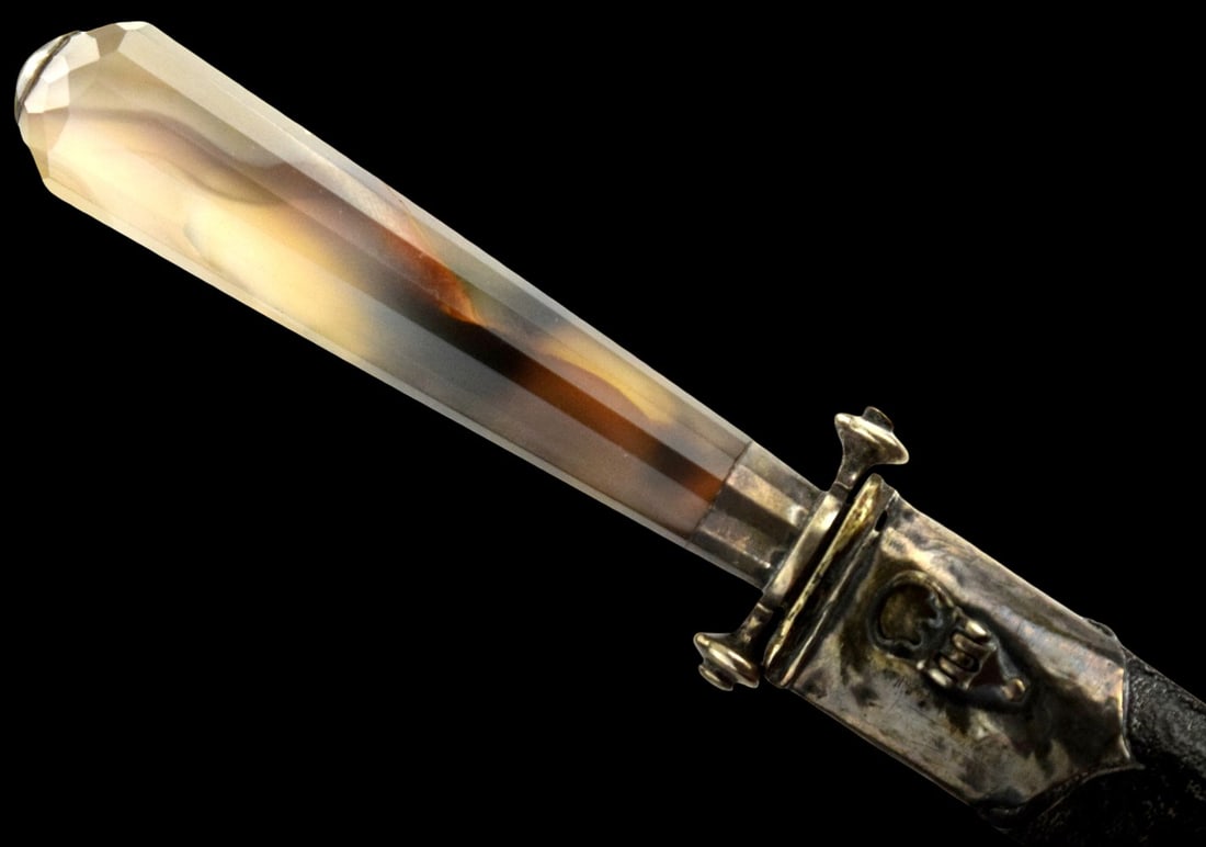 Excellent late 18th - early 19th Century French Dagger with Agate handle and silver mounts: Excellent late 18th, early 19th Century French Dagger. Silver mounted scabbard and guard and fine agate handle Total length (inside scabbard if present) : 13 1/4", Blade length : 8". ~ . Detailed